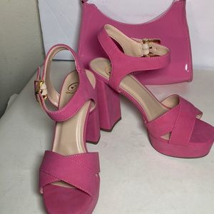 NWT  Ladies platform sandal in pink nubuck with coordinating pink vinyl…